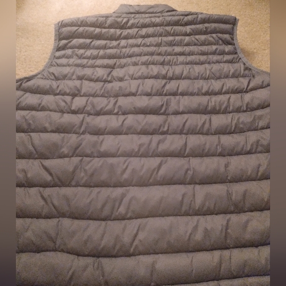 Izod Puffer Vest Quilted Performance XL NWOT Gorpcore Camping Fishing - Picture 6 of 7